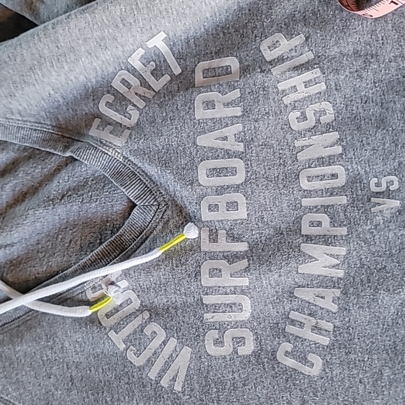 STUNNING VICTORIA'S SECRET GREY AND GREEN SURFBOARD V NECK HOODIE - Picture 13 of 13